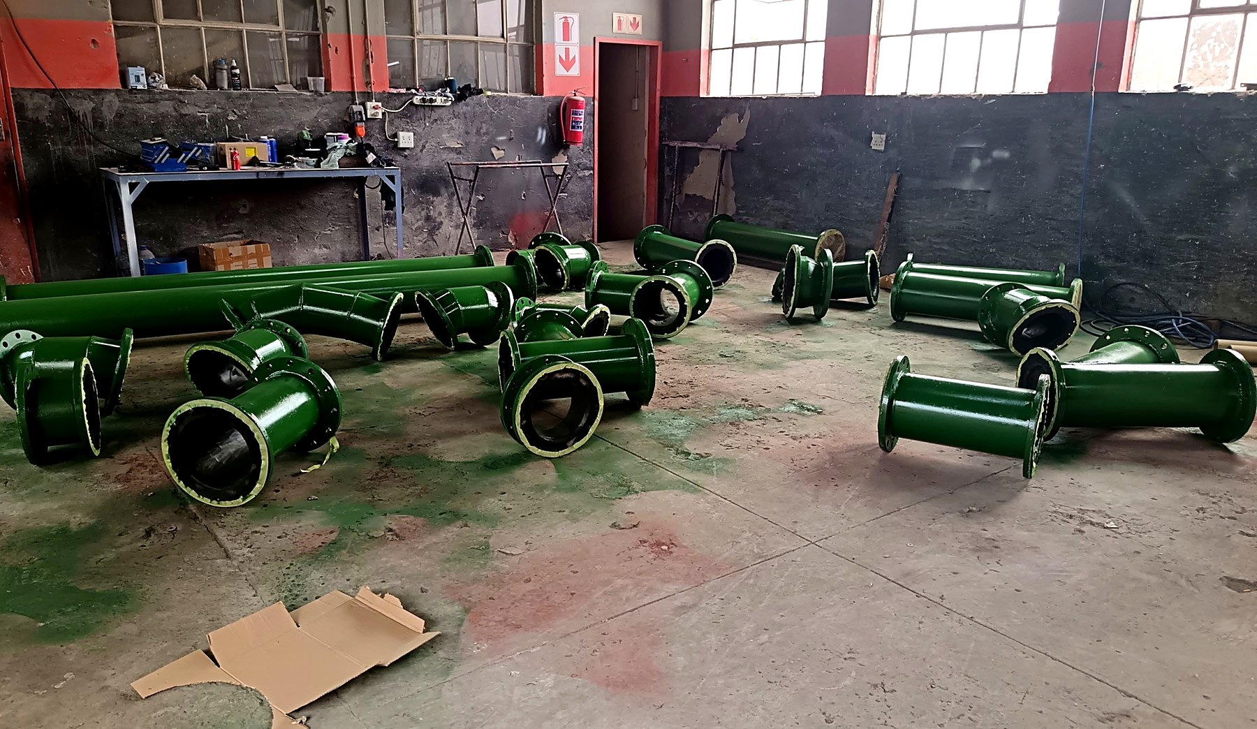 Rubber-lined pipe spools and bends finished in green